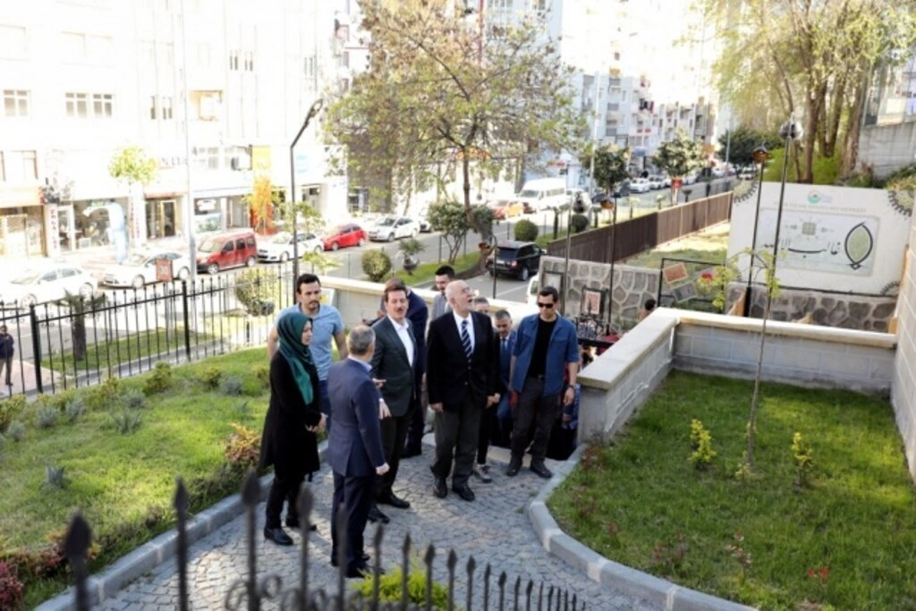 ÖMER TUĞRUL İNANÇER İLKADIMLILAR İLE BULUŞTU