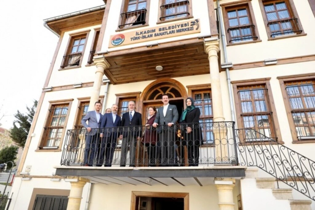 ÖMER TUĞRUL İNANÇER İLKADIMLILAR İLE BULUŞTU