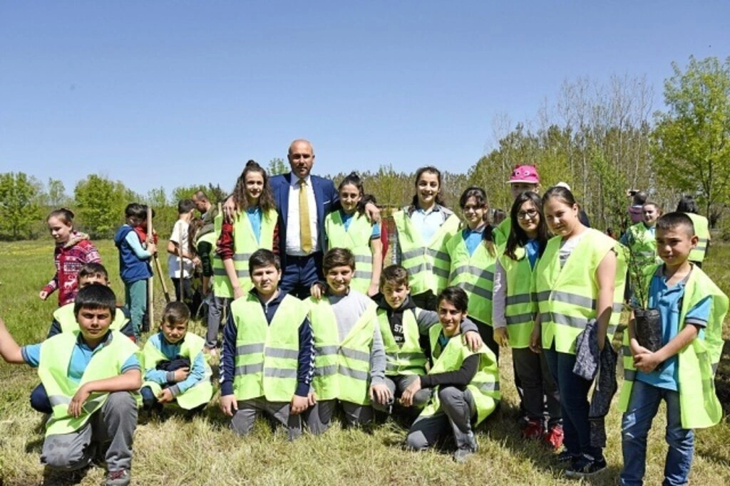 Tekkeköy'e bahar geldi, fidanlar toprakla buluştu