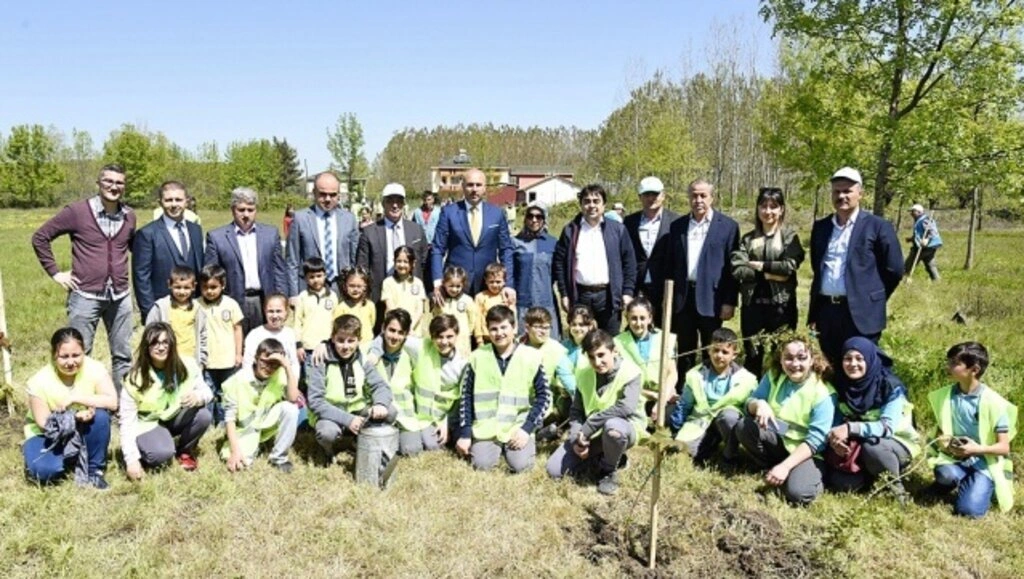 Tekkeköy'e bahar geldi, fidanlar toprakla buluştu