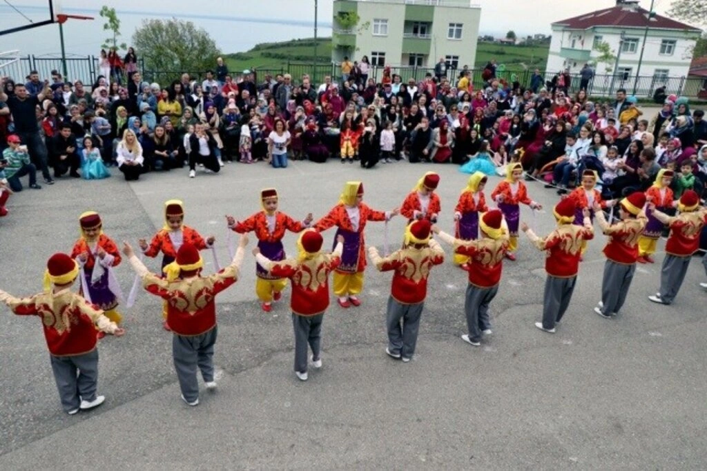 Toptepe İlkOkulu'nda 23 Nisan coşkusu