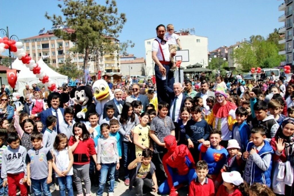 ALAÇAM BELEDİYESİ'NDEN 23 NİSAN ETKİNLİKLERİ