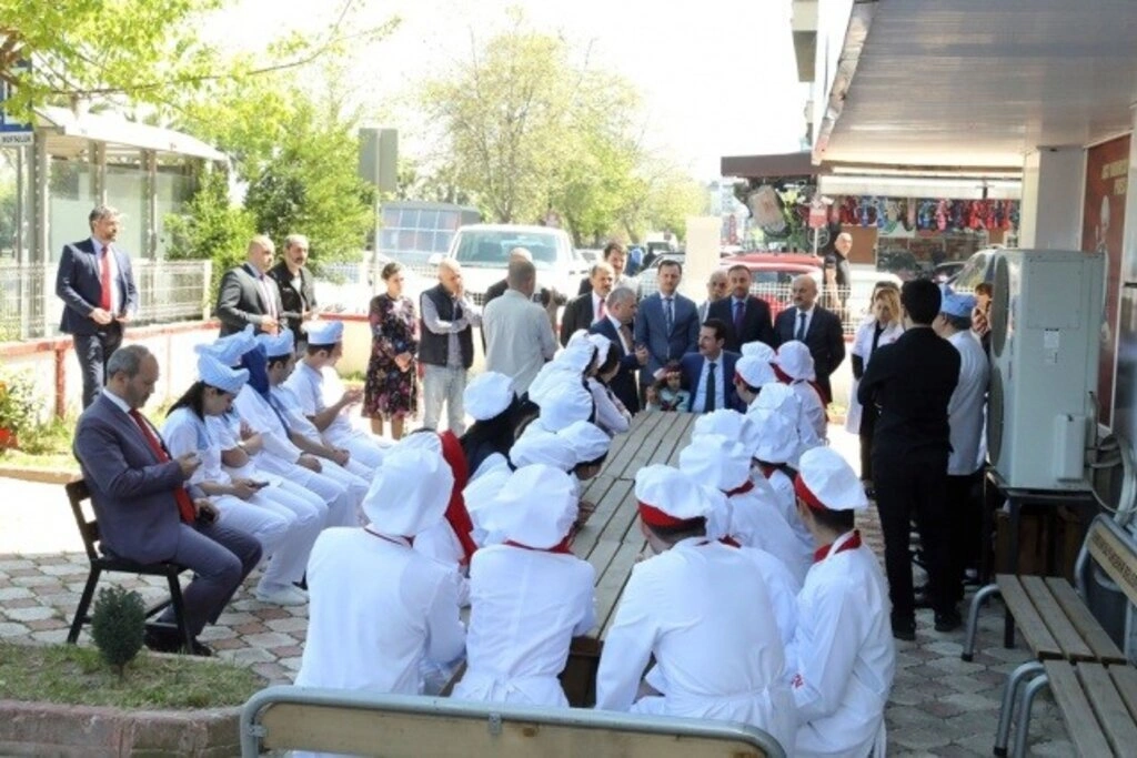 BAŞKAN TOK: GENÇLERE İSTİHDAM SAĞLAMAYA DEVAM EDECEĞİZ
