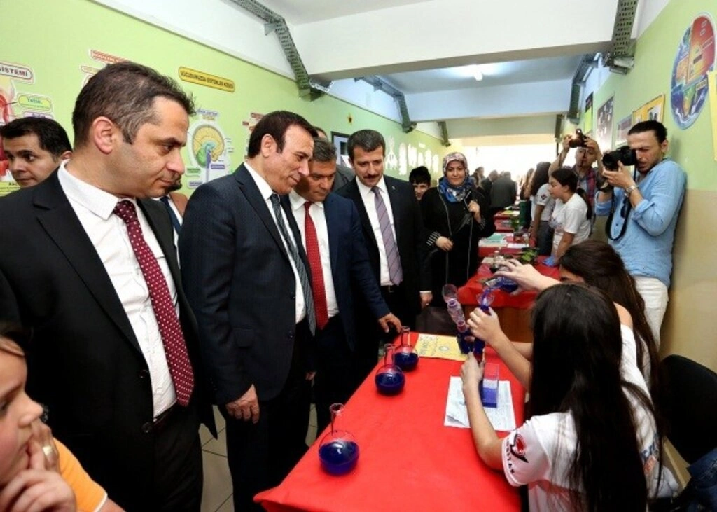 Canik'te eğitim yatırımı bitmiyor
