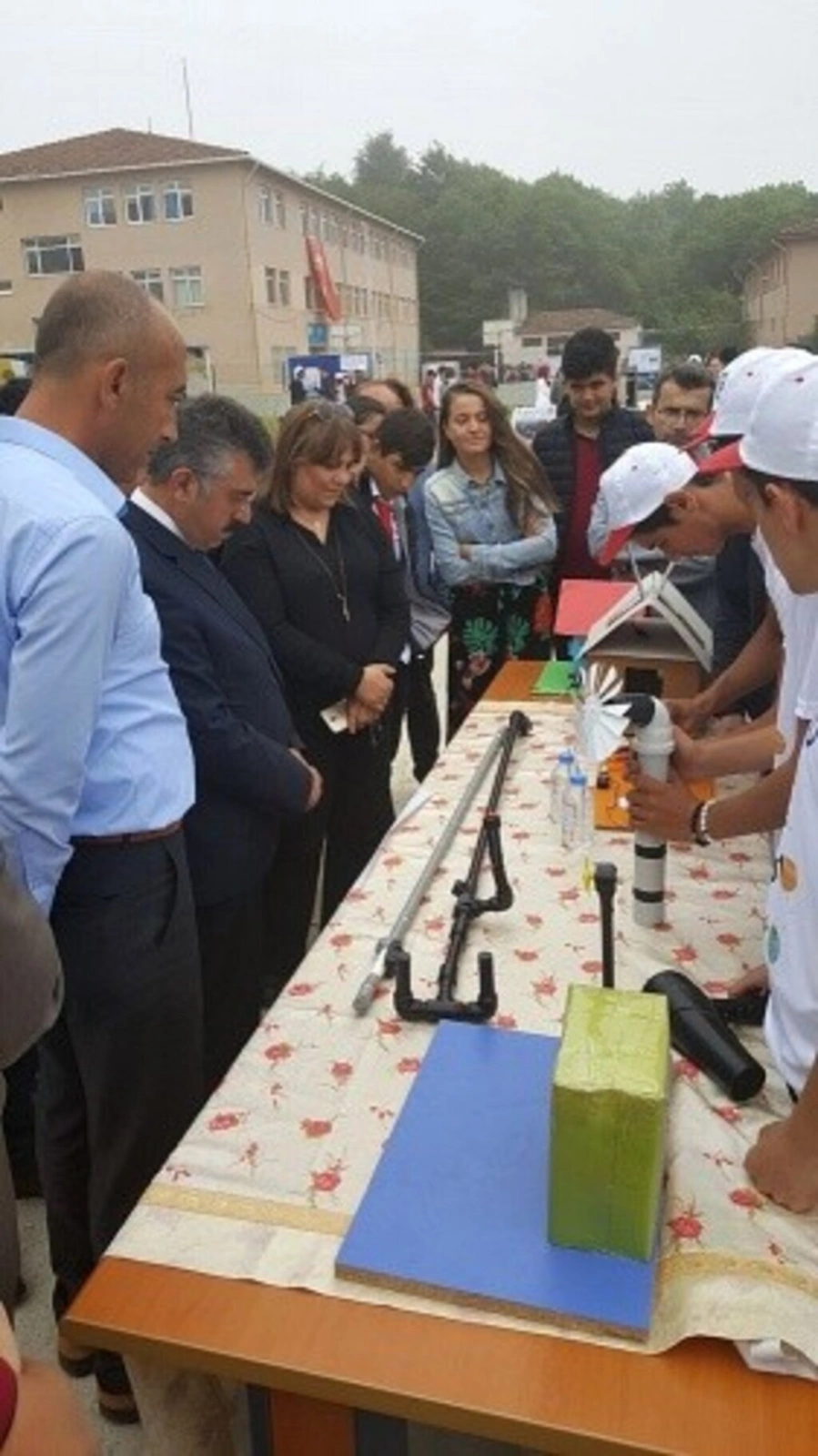 Ağcagüney Anadolu Lisesi'nde TÜBİTAK 4006 Bilim Fuarı