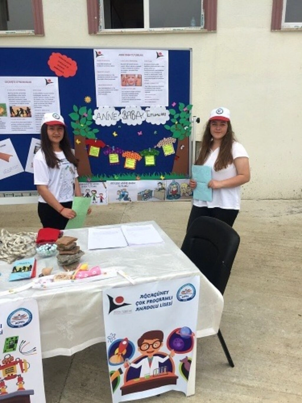 Ağcagüney Anadolu Lisesi'nde TÜBİTAK 4006 Bilim Fuarı