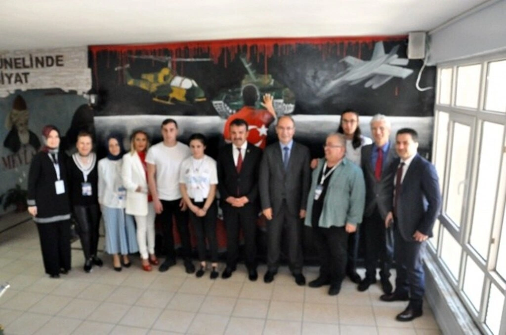 SAMSUN CUMHURİYET ANADOLU LİSESİ’NDE TÜBİTAK 4006 BİLİM FUARI AÇILDI