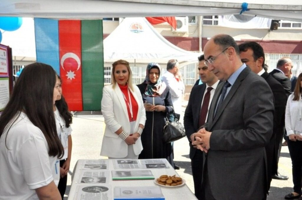 SAMSUN CUMHURİYET ANADOLU LİSESİ’NDE TÜBİTAK 4006 BİLİM FUARI AÇILDI