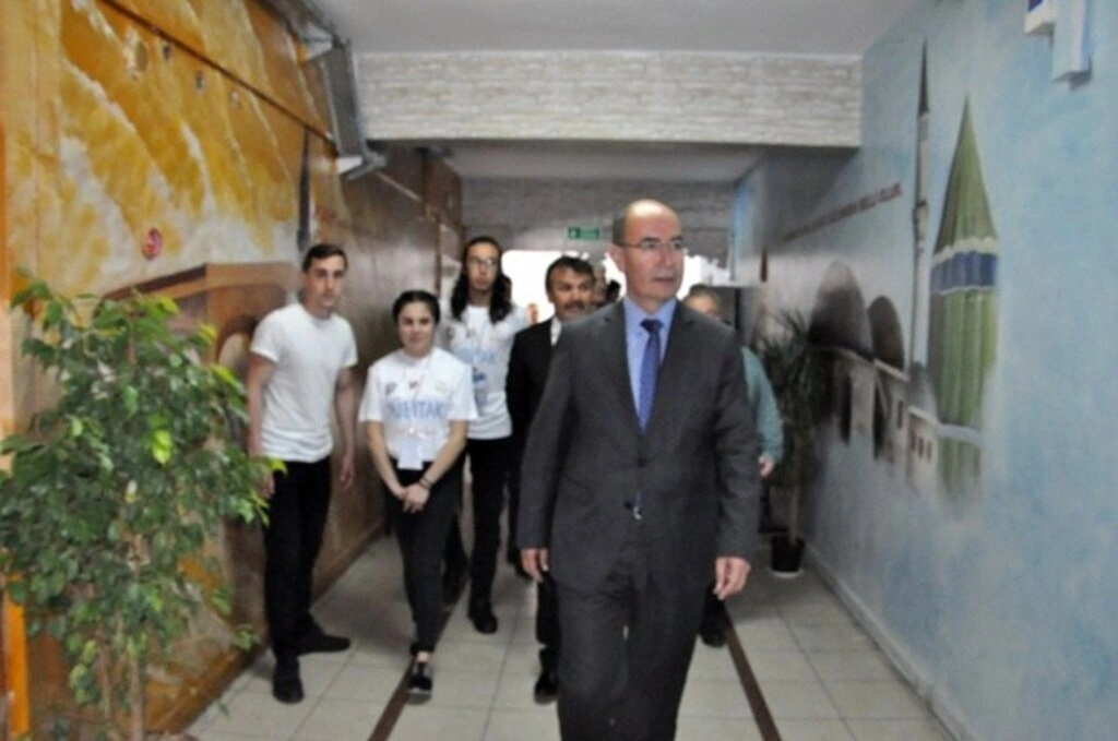 SAMSUN CUMHURİYET ANADOLU LİSESİ’NDE TÜBİTAK 4006 BİLİM FUARI AÇILDI