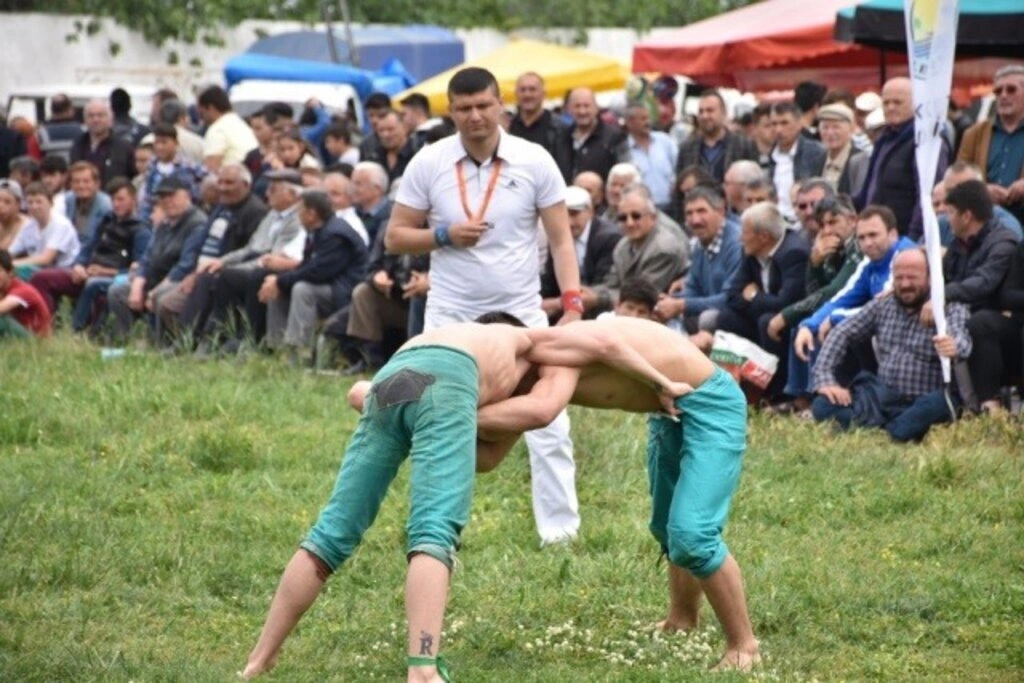 Yakakent'te Geleneksel 4. Hıdırellez Şenlikleri ve Karakucak Güreşleri