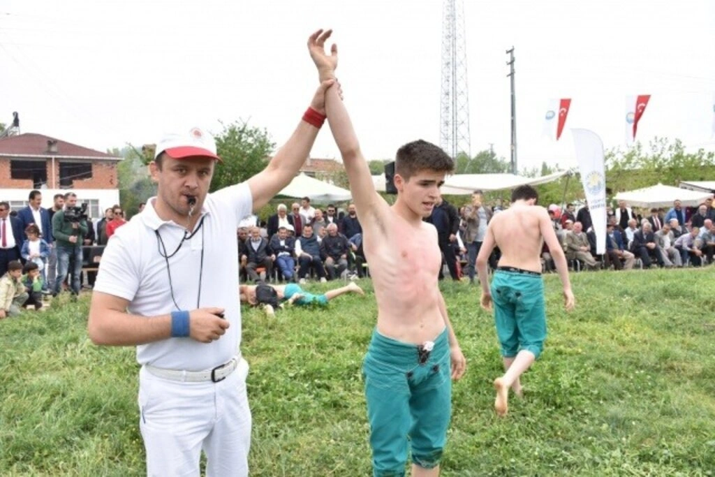 Yakakent'te Geleneksel 4. Hıdırellez Şenlikleri ve Karakucak Güreşleri