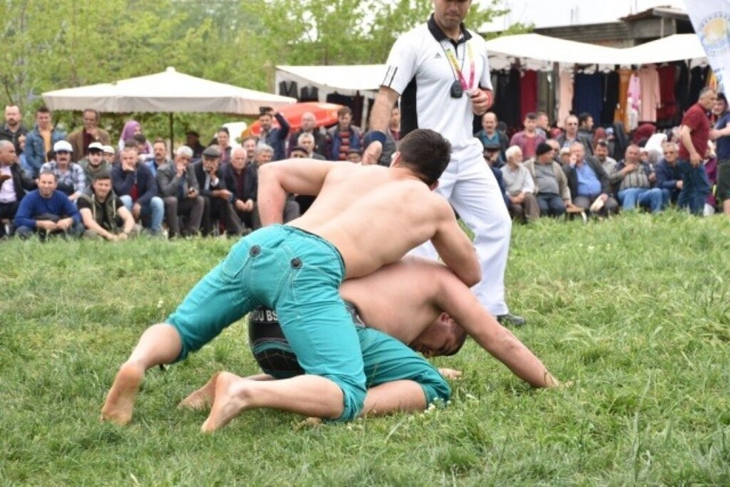 Yakakent'te Geleneksel 4. Hıdırellez Şenlikleri ve Karakucak Güreşleri