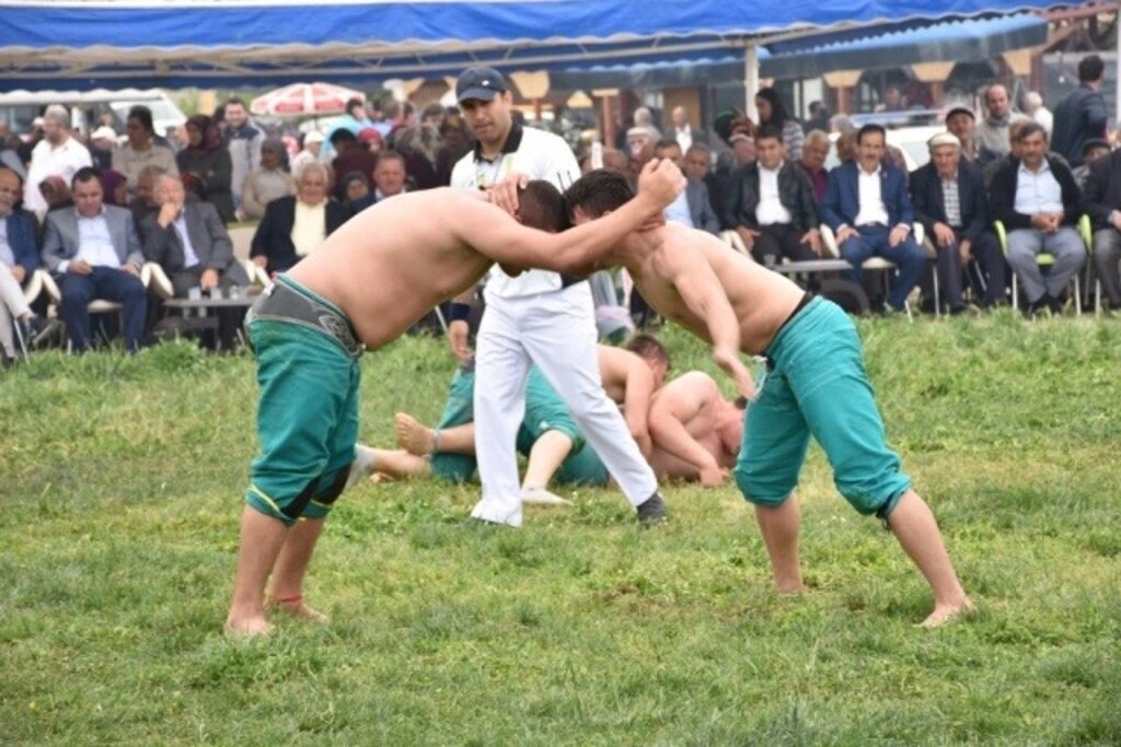 Yakakent'te Geleneksel 4. Hıdırellez Şenlikleri ve Karakucak Güreşleri