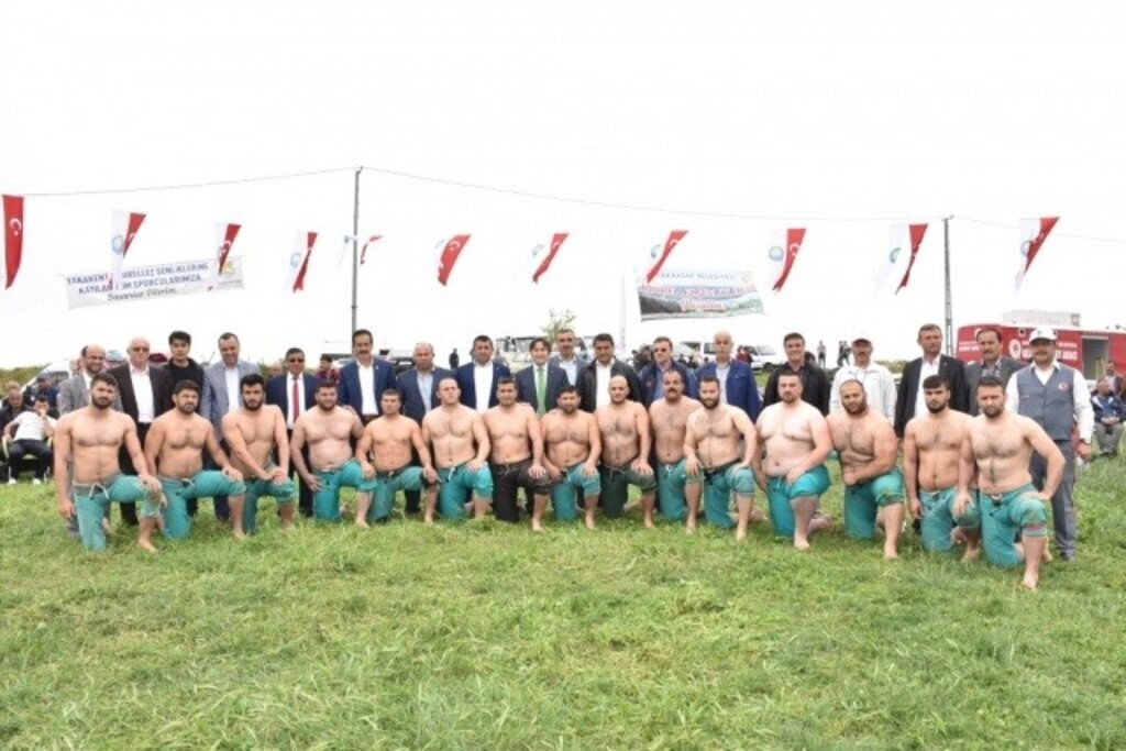 Yakakent'te Geleneksel 4. Hıdırellez Şenlikleri ve Karakucak Güreşleri