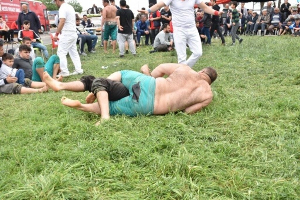Yakakent'te Geleneksel 4. Hıdırellez Şenlikleri ve Karakucak Güreşleri