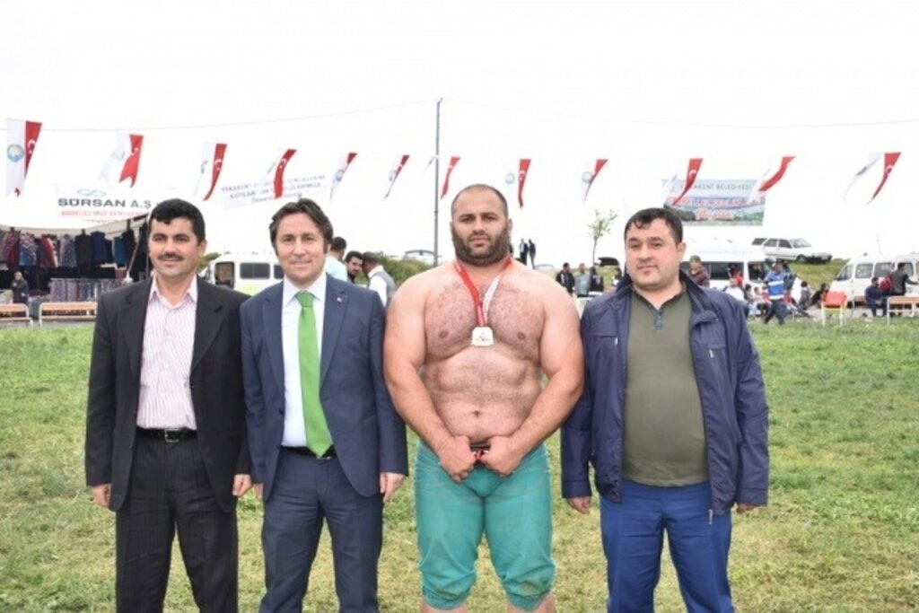 Yakakent'te Geleneksel 4. Hıdırellez Şenlikleri ve Karakucak Güreşleri