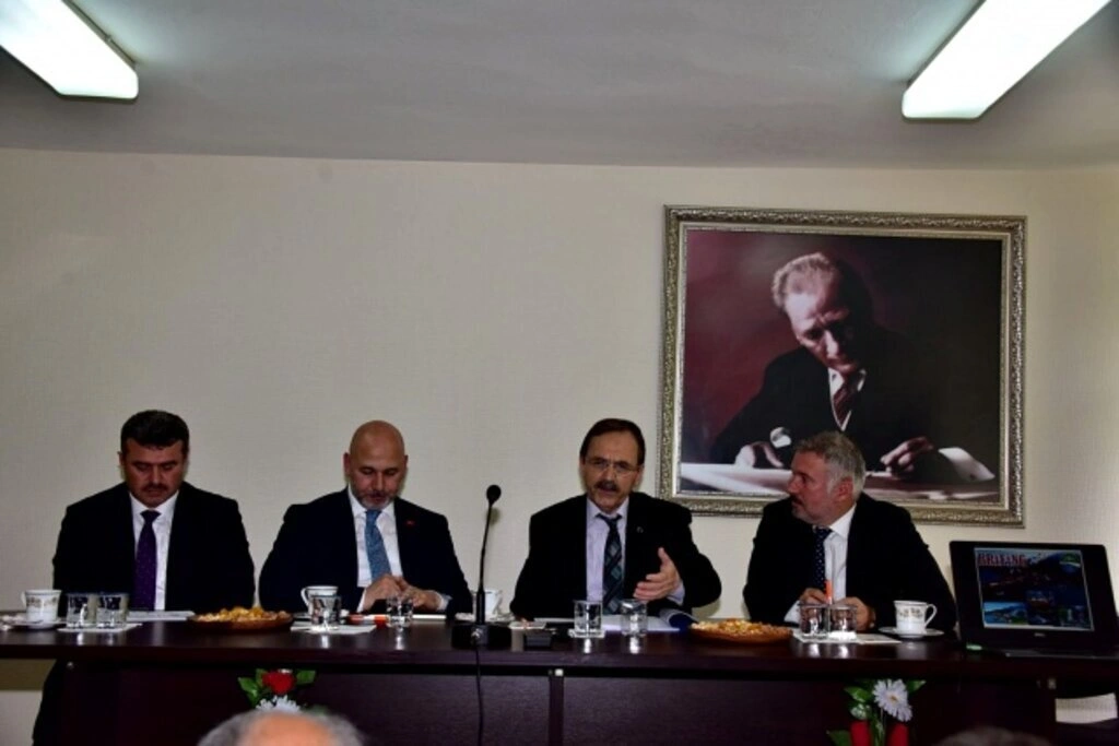 Başkan Zihni Şahin ilçeleri dolaşıyor