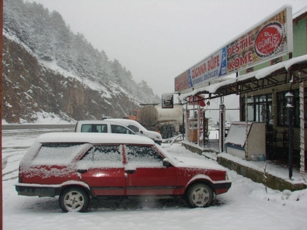 Karadeniz'den kar manzaraları , Zigana yine geçit veriyor...