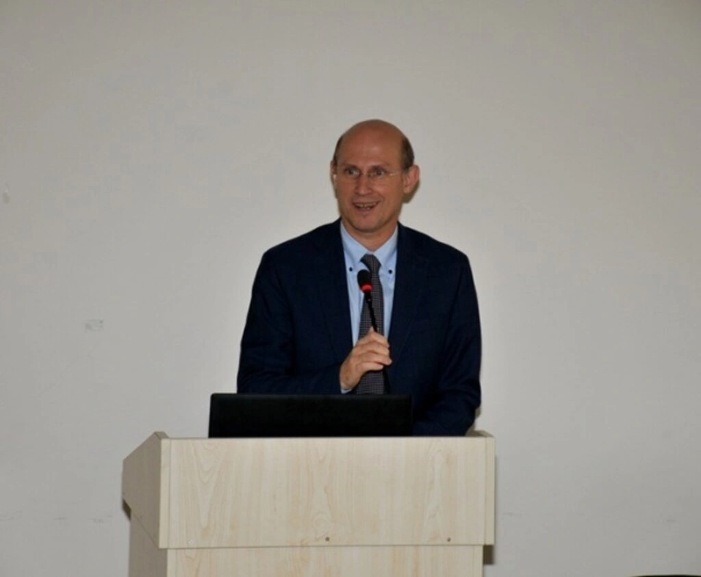 OMÜ Veteriner Fakültesi 1. sınıf öğrencileri beyaz önlük giydi