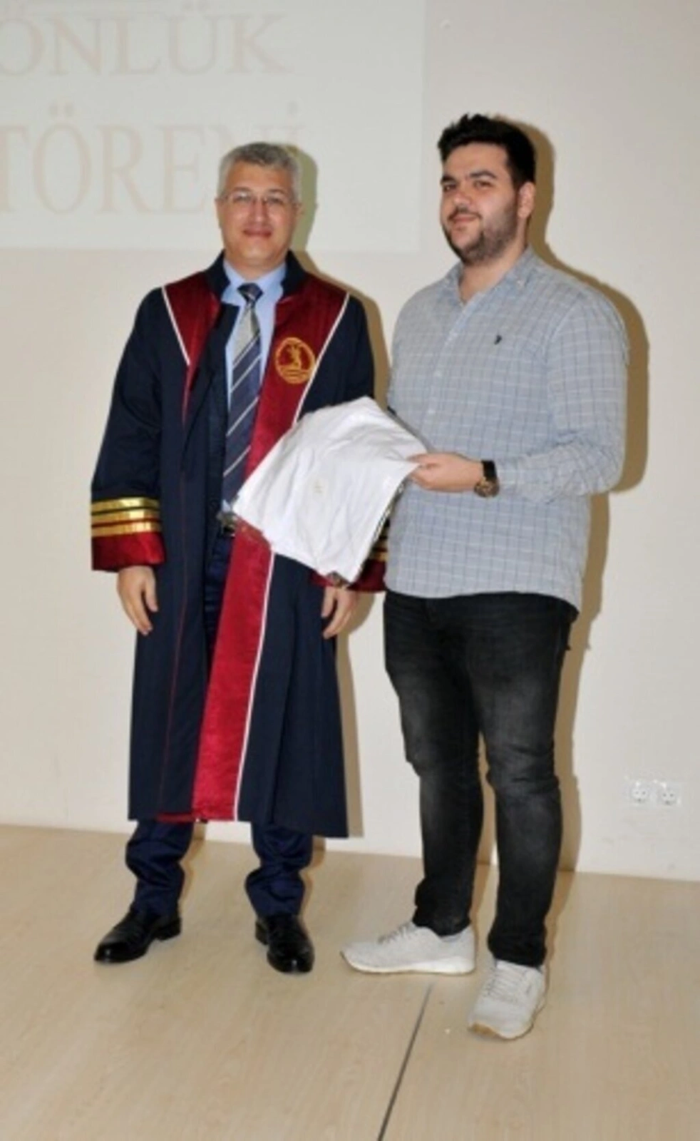 OMÜ Veteriner Fakültesi 1. sınıf öğrencileri beyaz önlük giydi