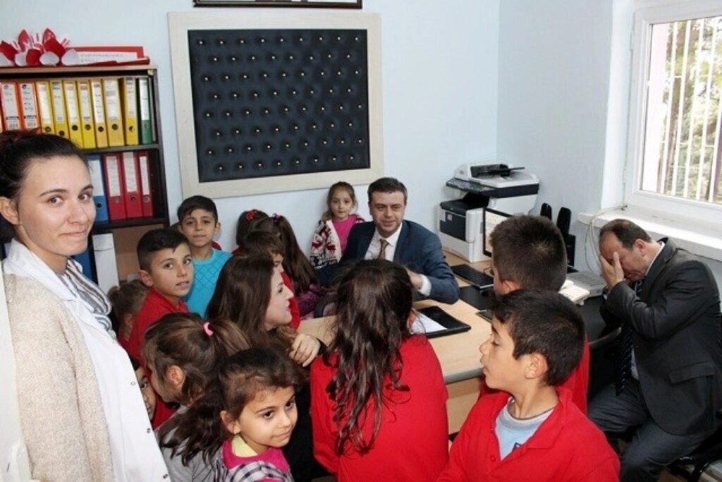 İlkadım'da Köy Öğretmenlerine 24 Kasım Jesti