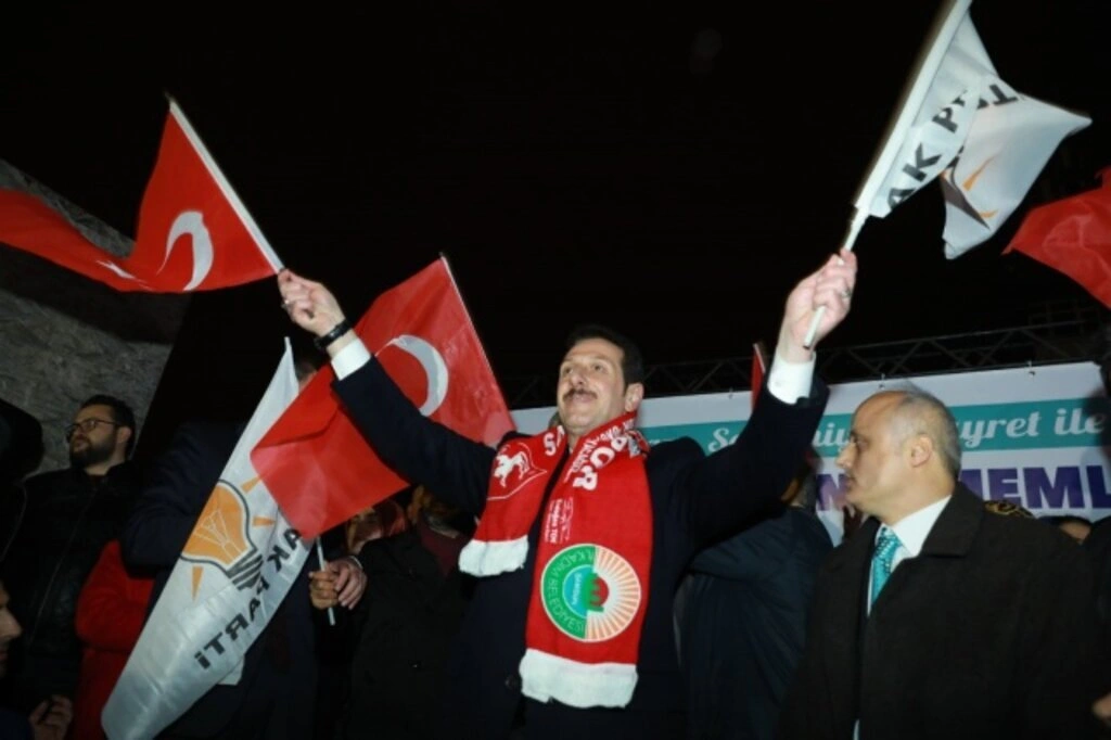 İLKADIM’DA CUMHUR’UN GÖVDE GÖSTERİSİ