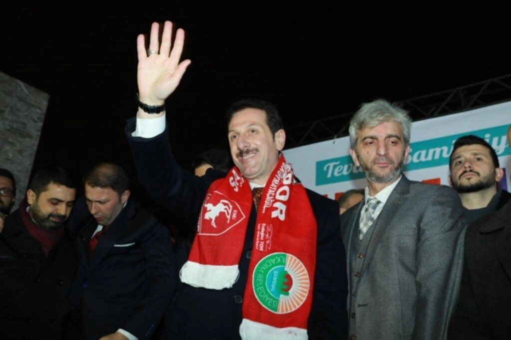 İLKADIM’DA CUMHUR’UN GÖVDE GÖSTERİSİ