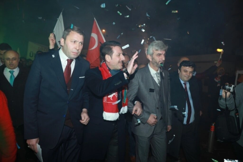 İLKADIM’DA CUMHUR’UN GÖVDE GÖSTERİSİ