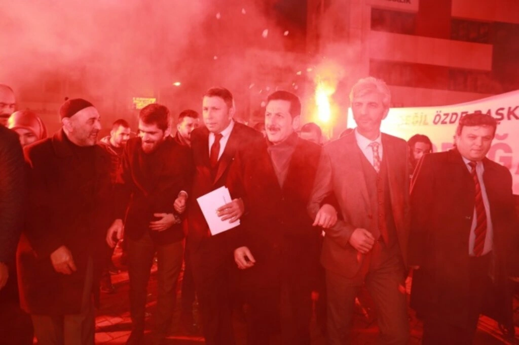 İLKADIM’DA CUMHUR’UN GÖVDE GÖSTERİSİ