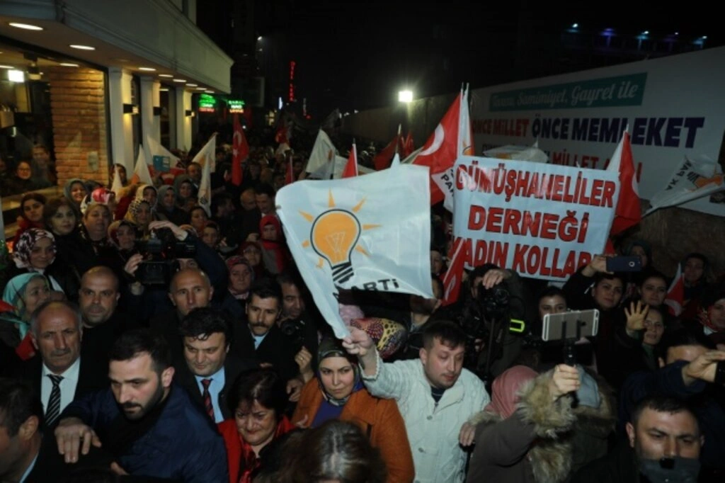 İLKADIM’DA CUMHUR’UN GÖVDE GÖSTERİSİ