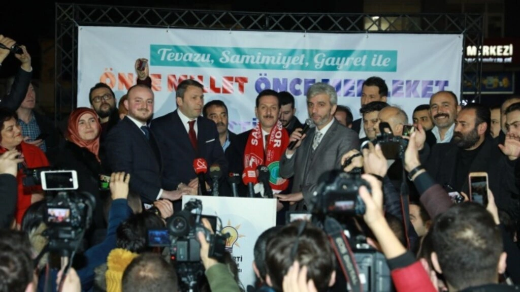 İLKADIM’DA CUMHUR’UN GÖVDE GÖSTERİSİ