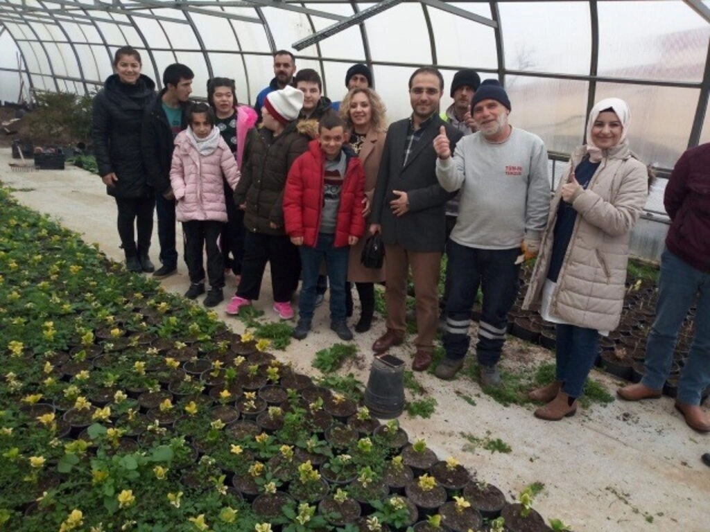 'Umudun Olduğu Yerde Mucizeler Çiçek Açar' sergisi açıldı