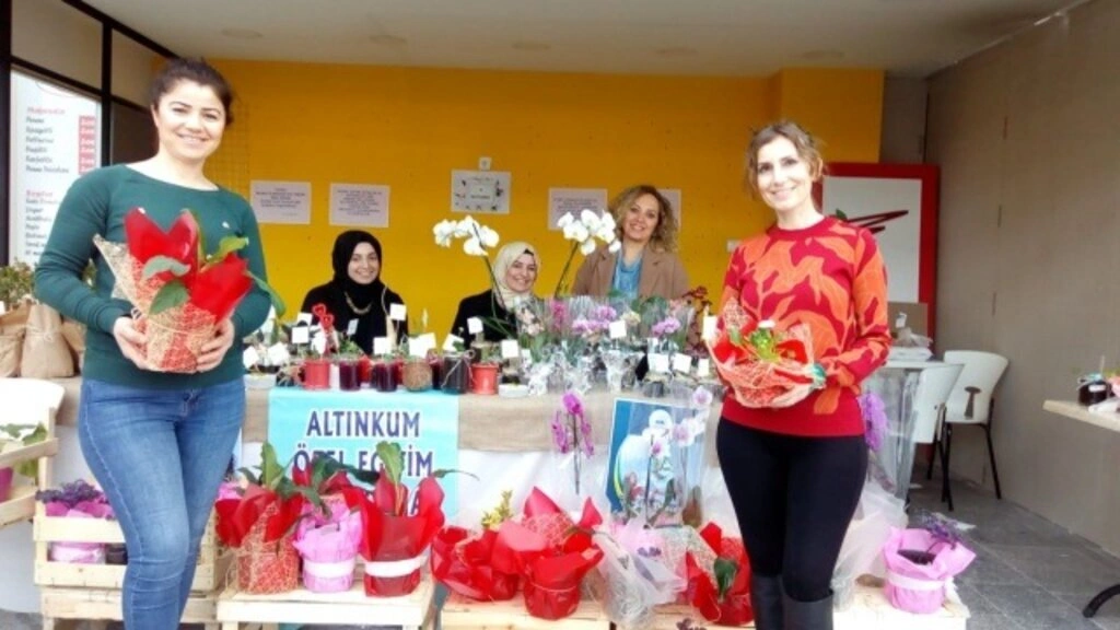 'Umudun Olduğu Yerde Mucizeler Çiçek Açar' sergisi açıldı