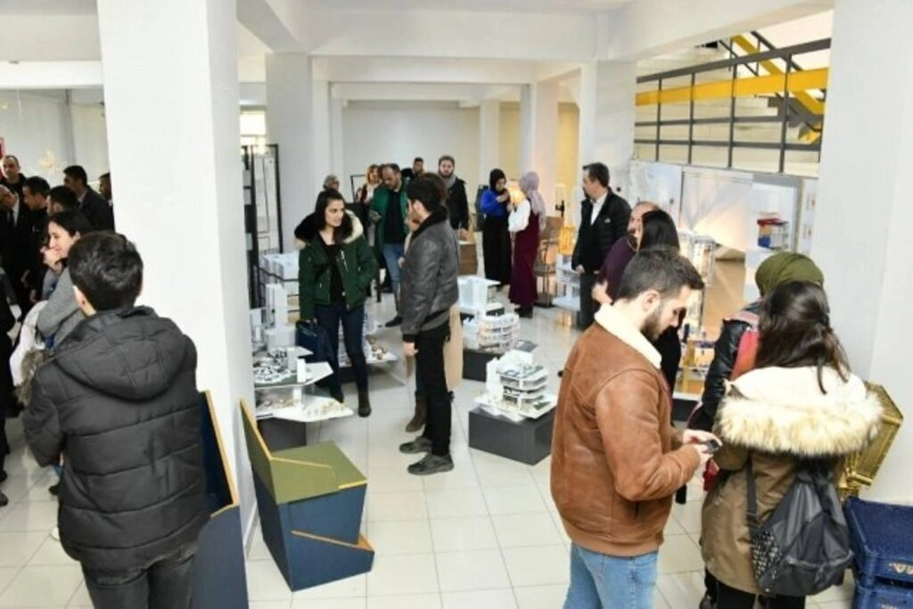 Mimarlık Fakültesi Öğrenci Projeleri Sergisi Açıldı