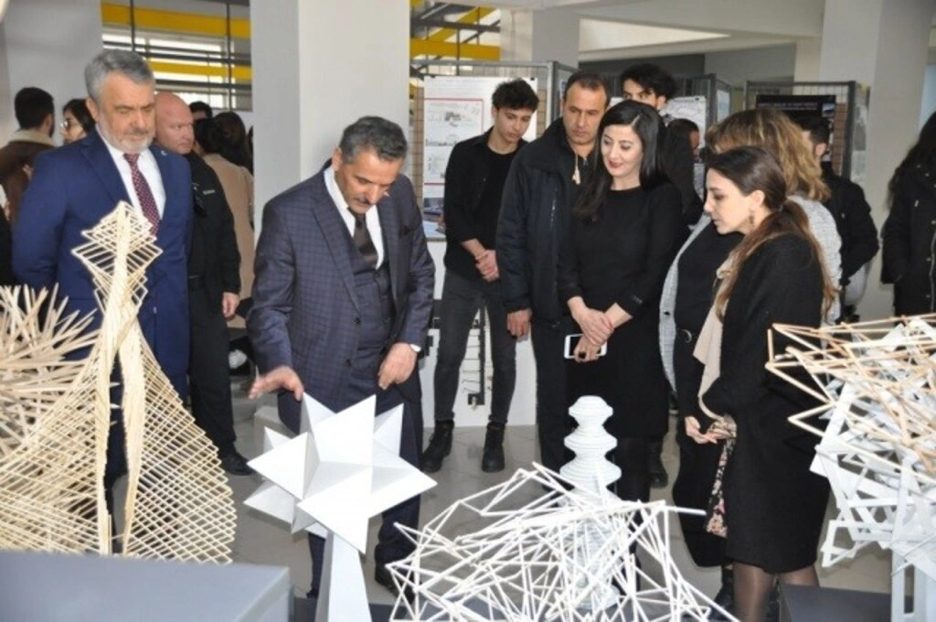 Mimarlık Fakültesi Öğrenci Projeleri Sergisi Açıldı