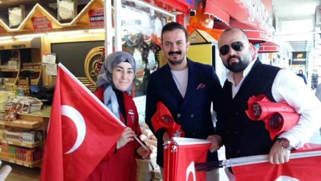 SAMGİAD ve TÜGİK ailesi 1919 adet Türk Bayrağı Dağıttı