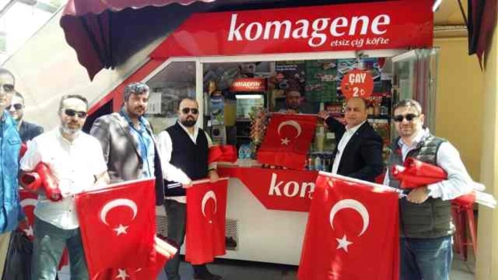 SAMGİAD ve TÜGİK ailesi 1919 adet Türk Bayrağı Dağıttı