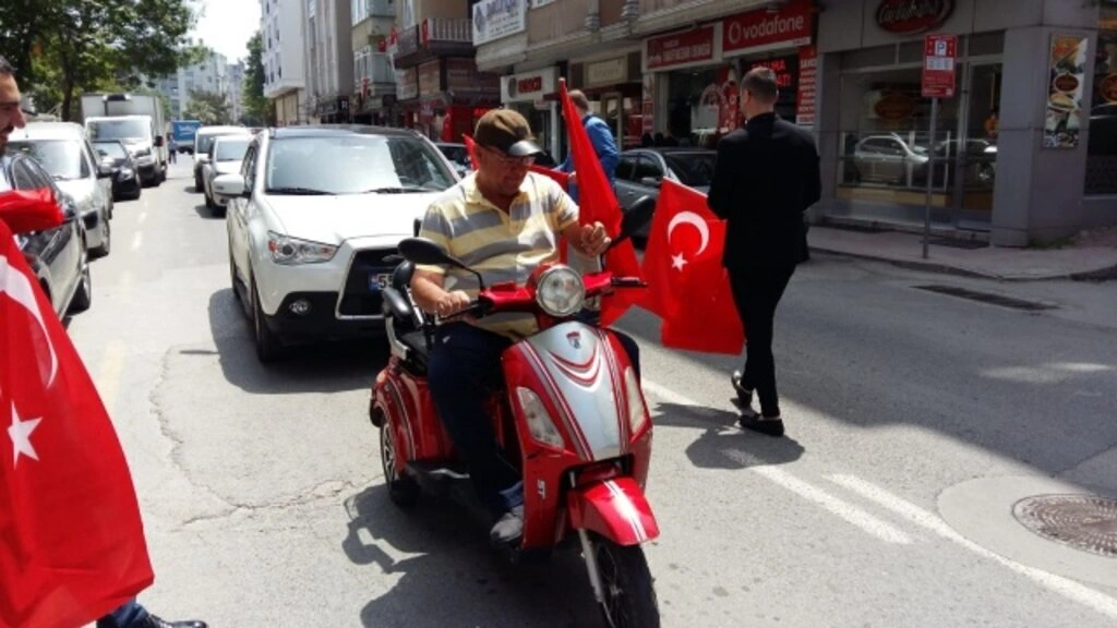 SAMGİAD ve TÜGİK ailesi 1919 adet Türk Bayrağı Dağıttı