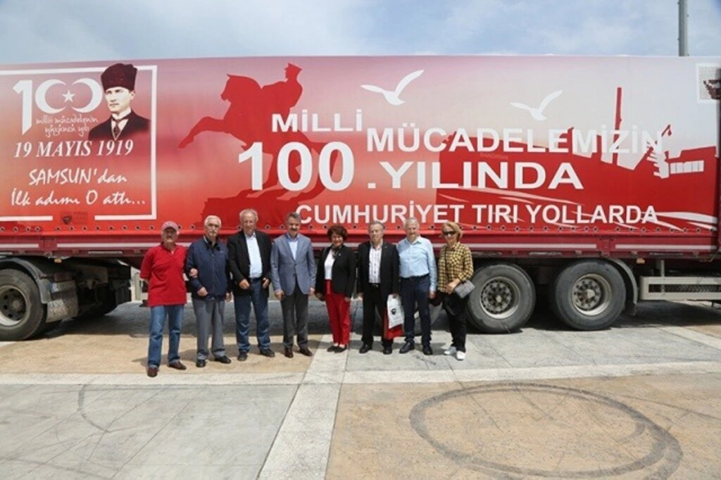 'Cumhuriyet Tırı' Atakum'da