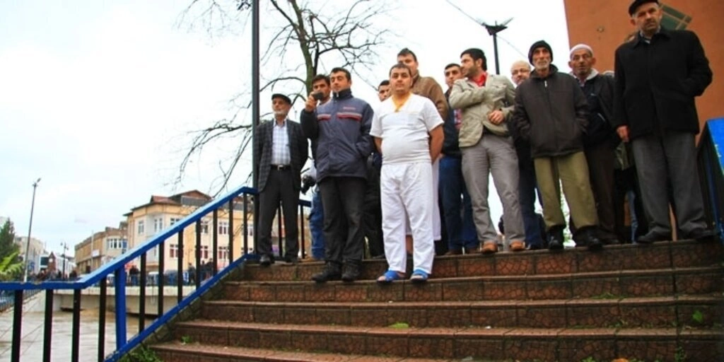 Samsun'da sağanak yağış hayatı olumsuz etkiledi, dereler taştı, su baskınları meydana geldi