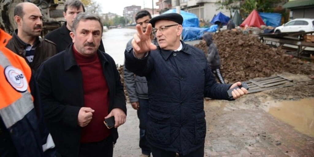 Samsun'da sağanak yağış hayatı olumsuz etkiledi, dereler taştı, su baskınları meydana geldi