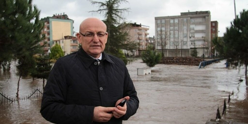 Samsun'da sağanak yağış hayatı olumsuz etkiledi, dereler taştı, su baskınları meydana geldi