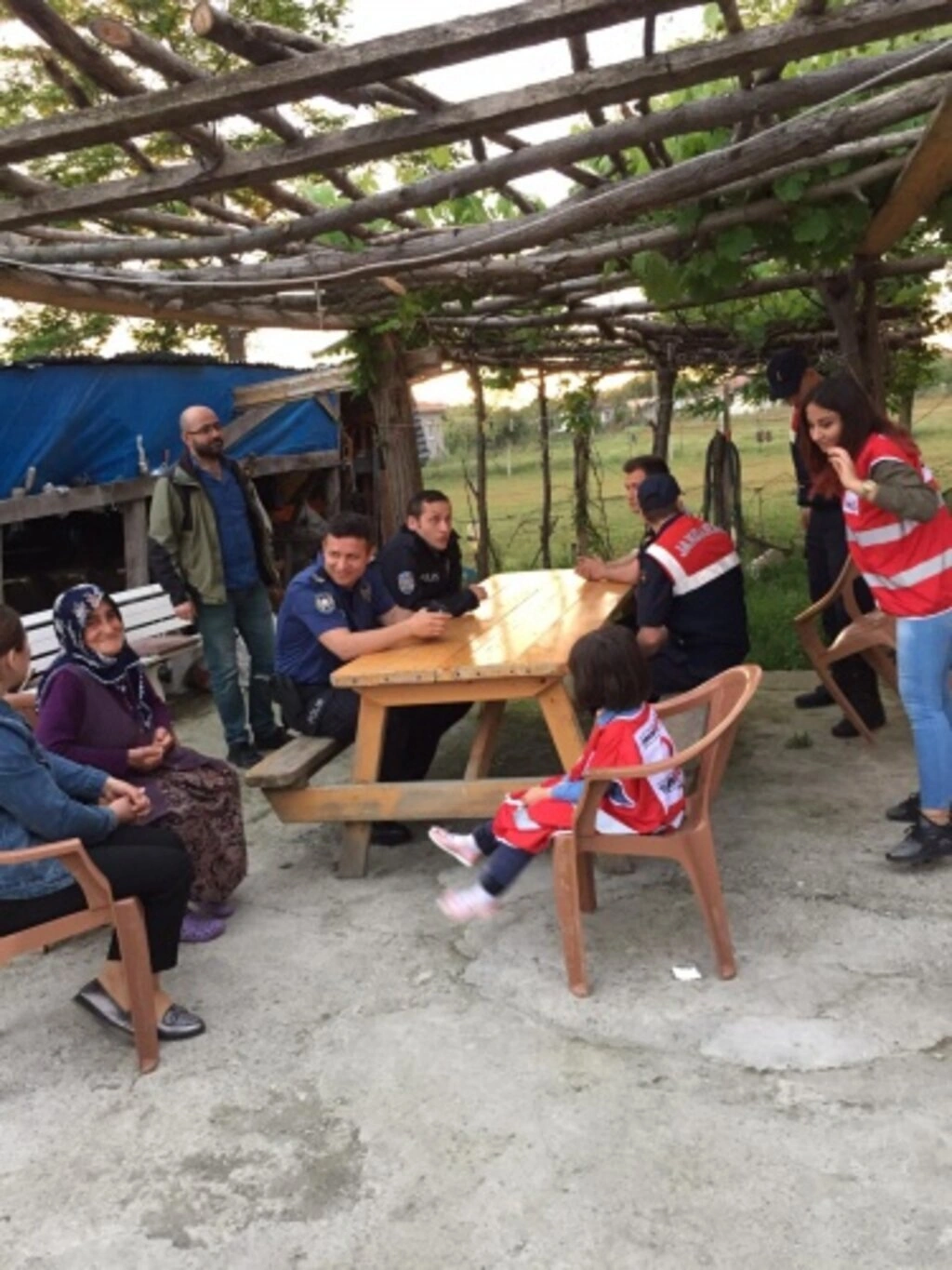 Alaçam Genç Kızılay üyeleri Şehit Ailelerinin evlerinde iftar yapıyor