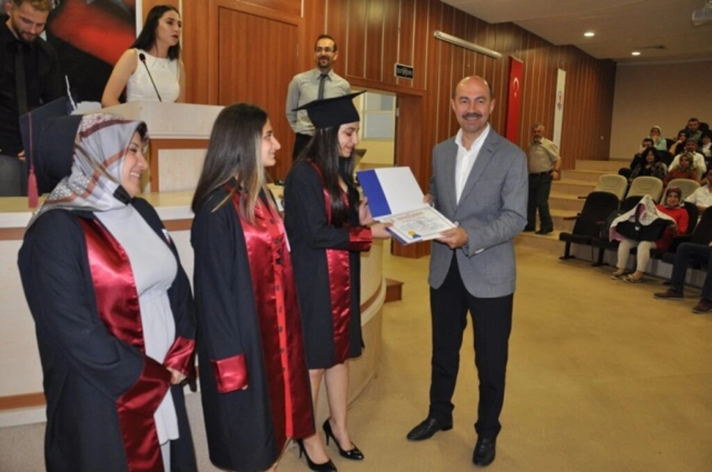 Terme Meslek Yüksekokulu'nda mezuniyet coşkusu