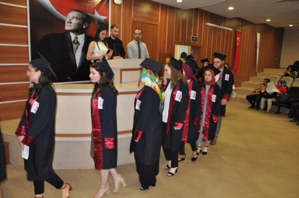 Terme Meslek Yüksekokulu'nda mezuniyet coşkusu