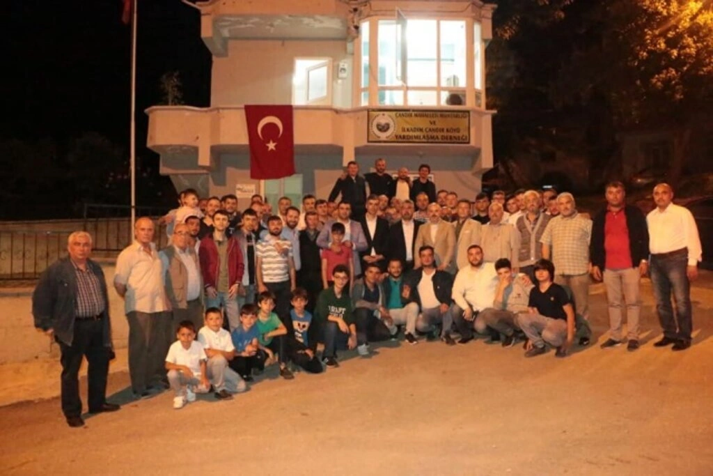 AK PARTİ SAMSUN BAYRAM'DA HERKESLE KUCAKLAŞTI