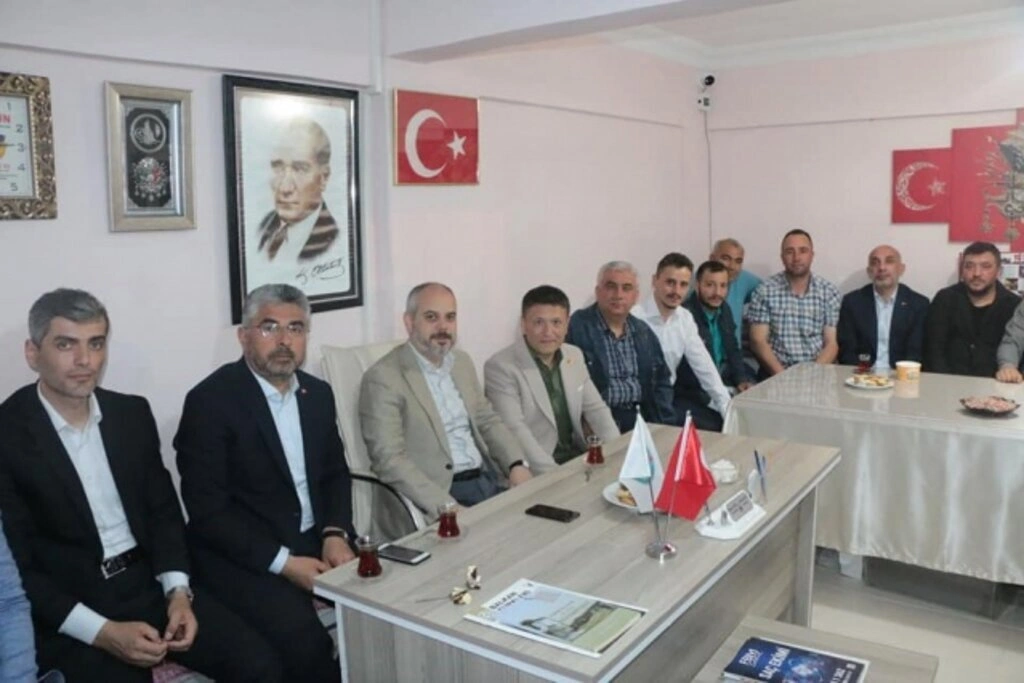 AK PARTİ SAMSUN BAYRAM'DA HERKESLE KUCAKLAŞTI