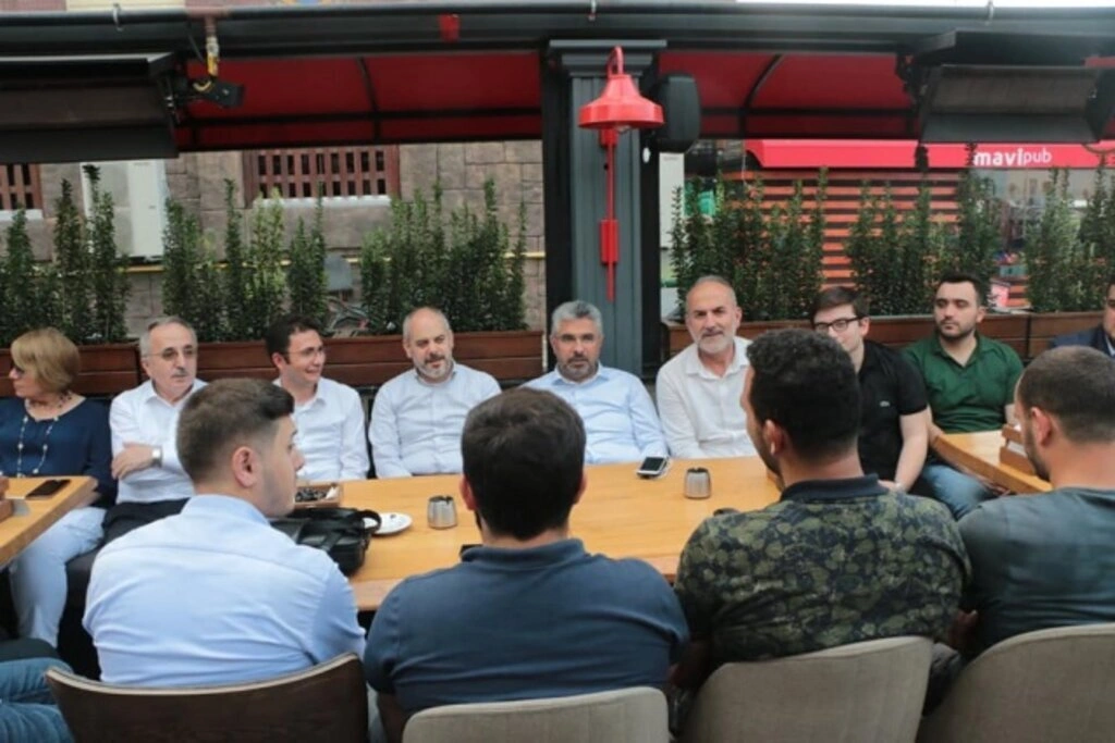 AK PARTİ SAMSUN BAYRAM'DA HERKESLE KUCAKLAŞTI