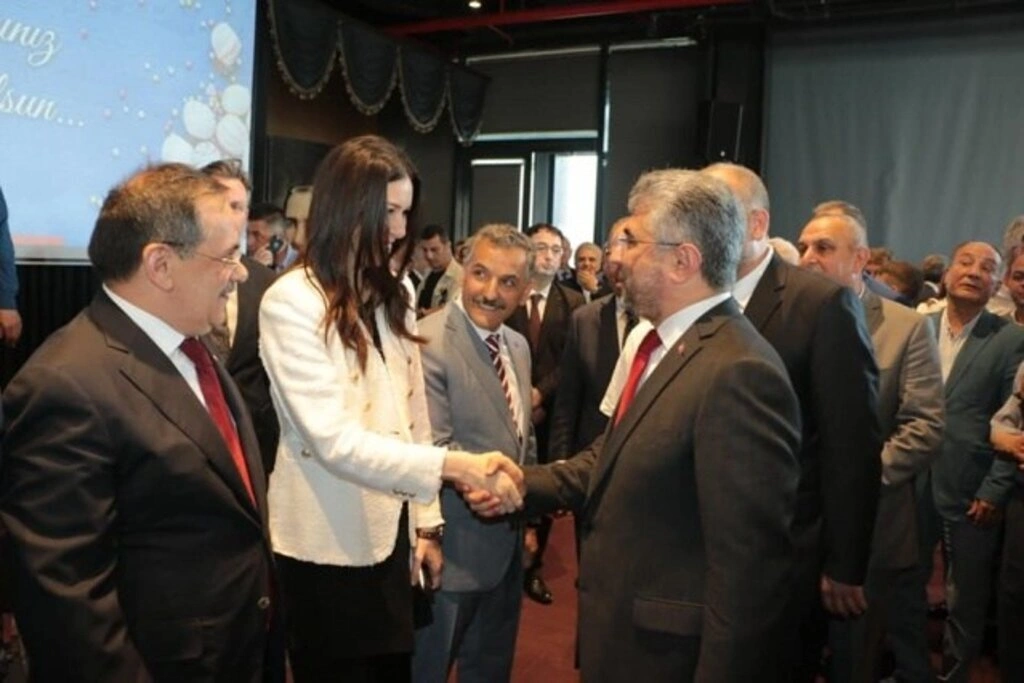AK PARTİ SAMSUN BAYRAM'DA HERKESLE KUCAKLAŞTI