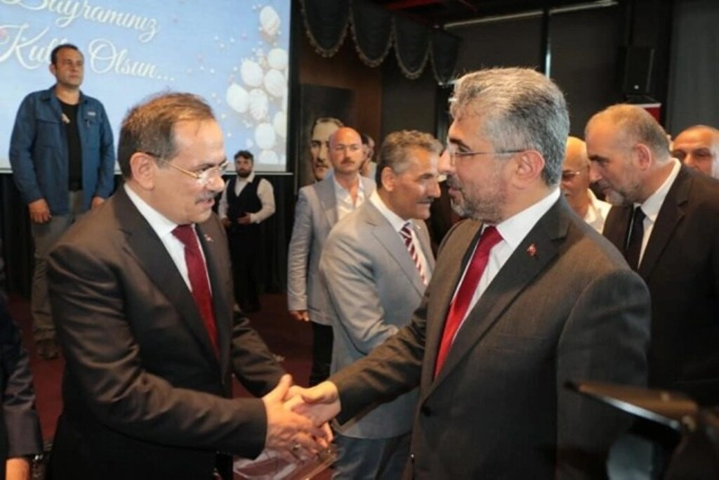 AK PARTİ SAMSUN BAYRAM'DA HERKESLE KUCAKLAŞTI